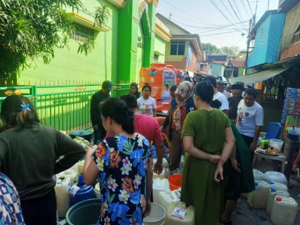 Relawan Amin Bantu Warga Rappokalling Air Bersih