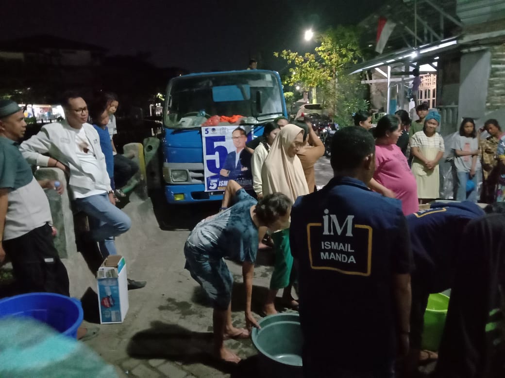 Ismail Manda Bantu Warga Pampang Air bersih