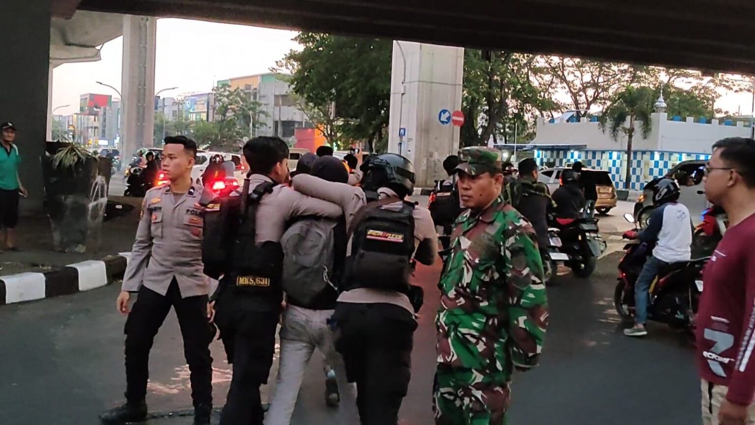 Tujuh Orang Pendemo Diamankan