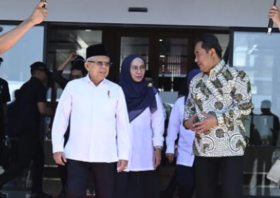 Pj Gubernur Bahtiar Dampingi KH Ma’ruf Amin  Transit di Makassar