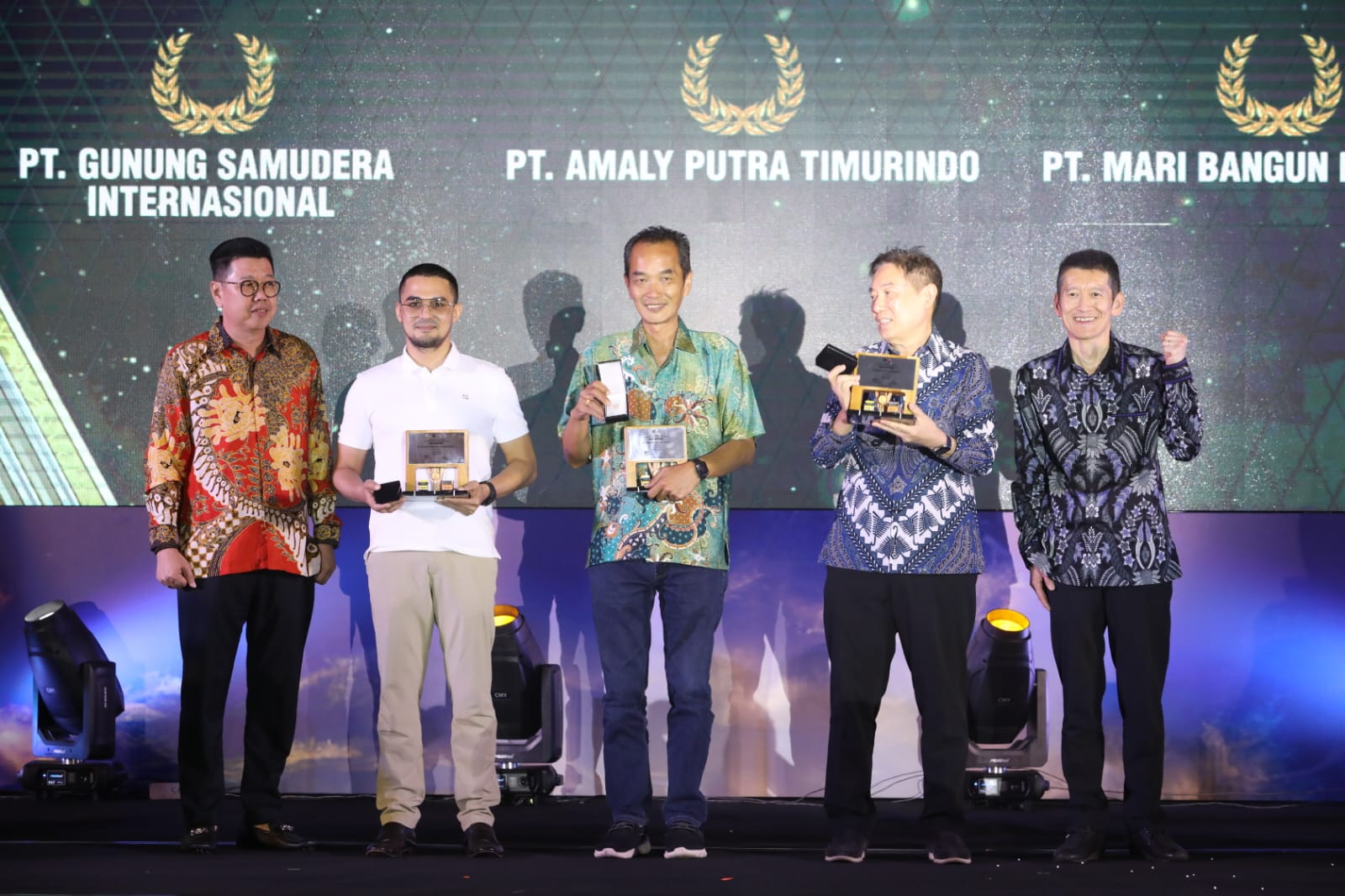 KTB Bersama SBM Berikan Penghargaan Best Customer dan Best Driver