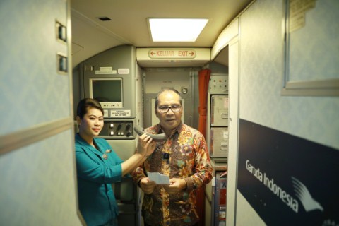 Penumpang Pesawat Disuguhkan Pisang Ijo