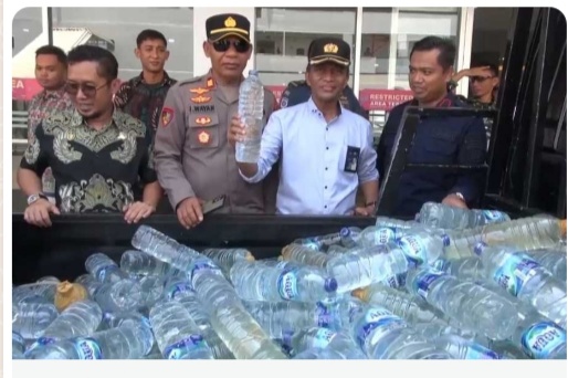 Polres Pelabuhan Makassar Gagalkan Ratusan Botol Miras Cap Tikus