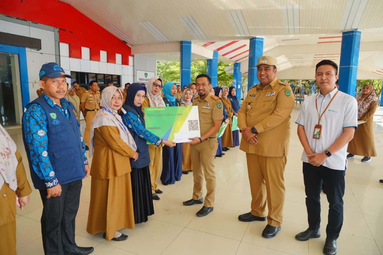 512 PPKBD dan Sub PPKBD Maros Terima Kartu BPJS Ketenagakerjaan