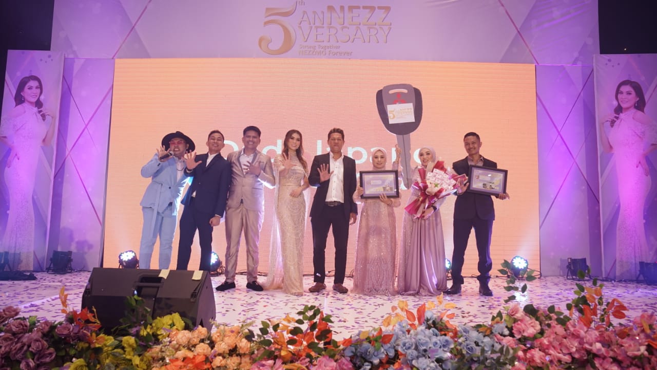 Guru Honorer Raih Mobil Pajero dari NezzMG Skincare