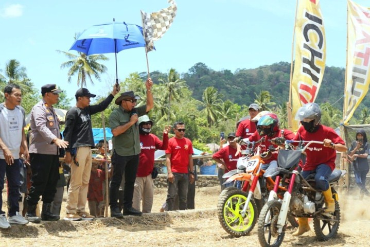 Andi Utta Buka Lomba Motor Kros Ojek Gajah