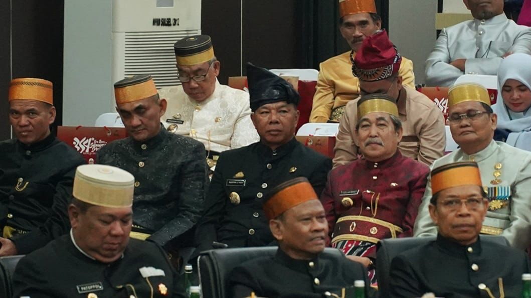 Bupati Andi Utta Kenakan Pakaian Adat Kajang