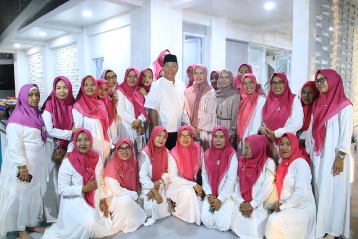Andi Utta Kukuhkan Pengurus Masjid Terapung
