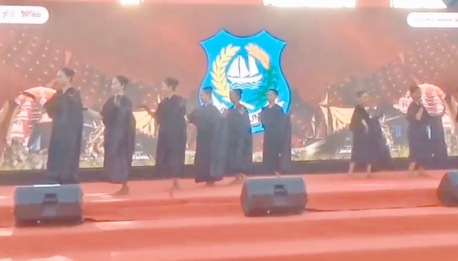 Tari Kajang Warnai Perayaan HUT Sulsel