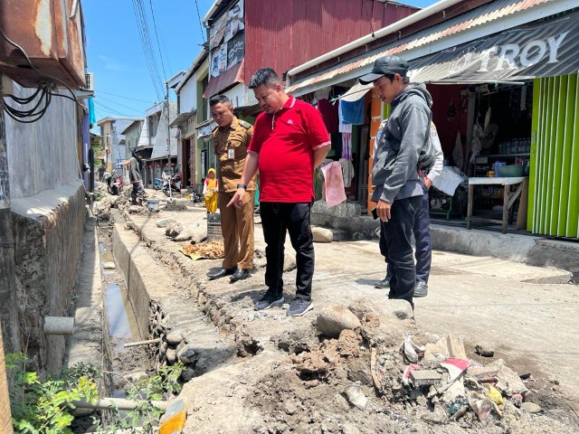 Dewan Tinjau Pengerjaan Betonisasi di Maccini Sombala