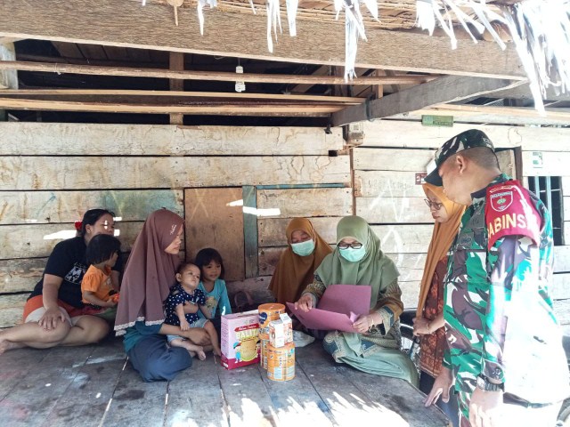 Personel Koramil Kunjungi Anak Terdampak Gizi Buruk