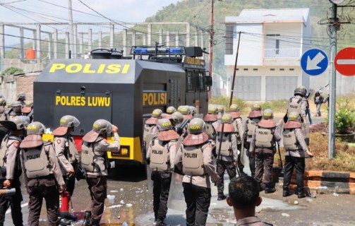 Massa Unras Tuntut Ketua KPU Luwu ‘Dicopot’