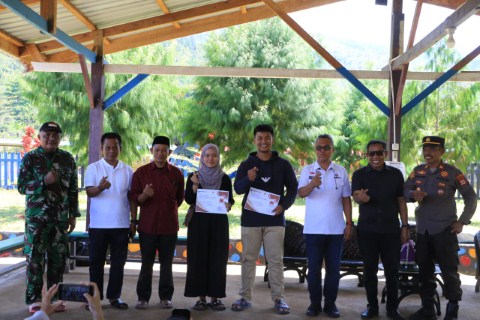Budiman Serahkan Penghargaan Anggota Paskibra