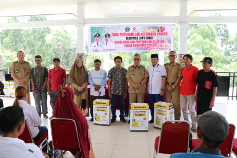 Budiman Serahkan 247 Unit Alsintan