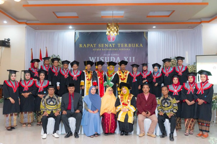 Asisten Hadiri Wisuda STIKES Batara Guru