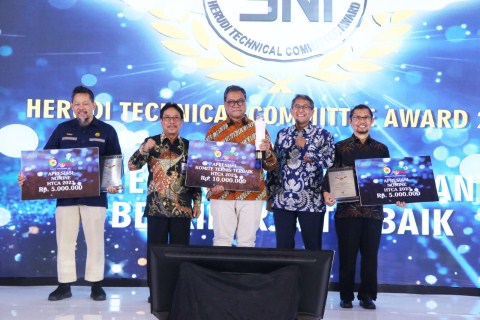 BSN Berikan Penghargaan HTCA 2023 kepada Komtek Berkinerja Terbaik dan Tokoh Pengembangan Standar