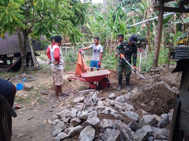 Tim Satgas Bangun Dua Unit MCK