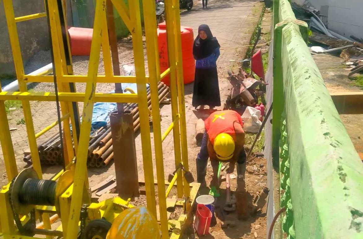 Dinas PU Serahkan Dua Sumur Bor, Satu Gagal Tender