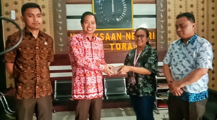 Keluarga Terpida Bayar Denda ke Kejari