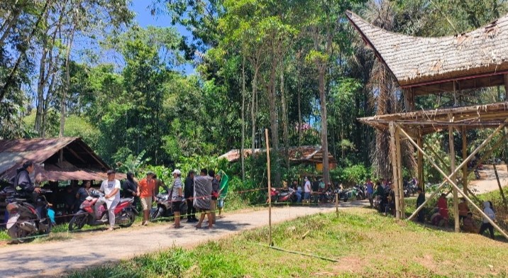 Polisi Bubarkan Arena Judi Sabung Ayam