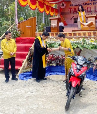 Yayasan Sinar Kasih Serahkan CSR Motor ke Gereja