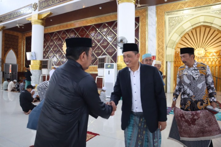 Amran Ajak Warga Teladani Nabi Muhammad