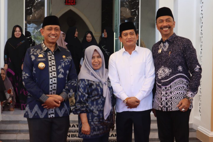 Amran Resmikan Masjid di Tanasitolo