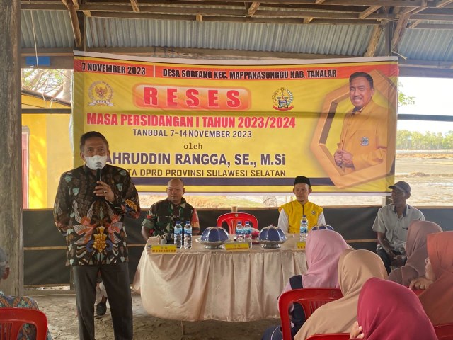 IST SERAP ASPIRASI--Anggota Fraksi Golkar DPRD Sulsel Fachruddin Rangga menyerap aspirasi di Kabupaten Takalar