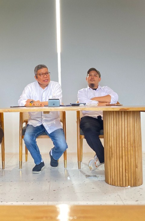 IST BERI KETERANGAN--Ketua DPD I Golkar Sulsel Taufan Pawe memberikan keterangan terkait persiapan menghadapi pemilu legislatif