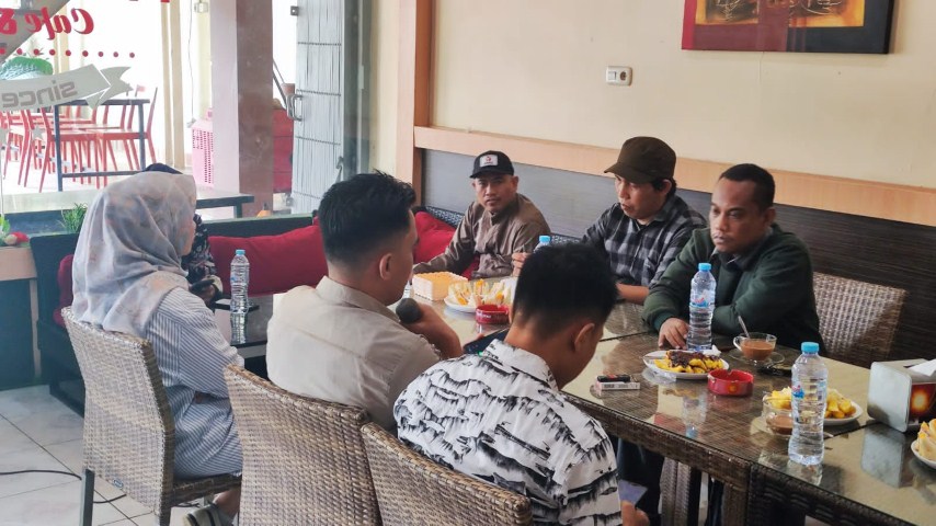 IST RAKOR--Sentra Gakkumdu Maros menggelar Rakor membahas potensi tindak pidana terkait Pemilu di Cafe The Clove, Jl. Gladiol No. 13, Maros, Jumat (10/11).