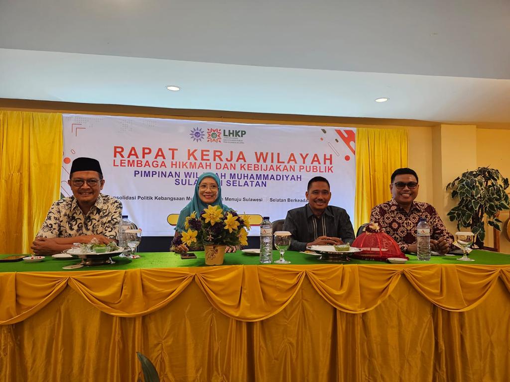 IST AKAN BERTARUNG--Empat politisi menghadiri Rakerwil LHKP Muhammadiyah Sulsel di Hotel Grand Asia Panakkukang Makassar, Sabtu (11/11). Keempatnya merupakan Caleg yang akan bertarung di Pileg nanti 