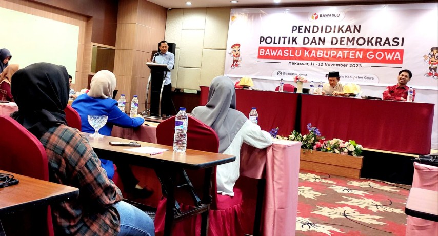 BKM/SAR DEMOKRASI--Kordiv Pencegahan, Humas dan Parmas Juanto menjelaskan peran media dalam Pendidikan Politik Demokrasi. 