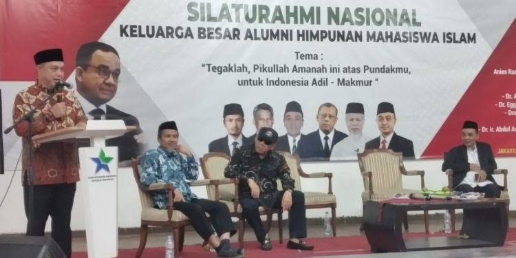 IST BERSAMA--Anggota DPD RI Tamsil Linrung bersama sahabatnya yang pernah tercatat sebagai Anggota DPD RI Abd Aziz Qahhar Mudzakkar dalam sebuah pertemuan baru-baru ini