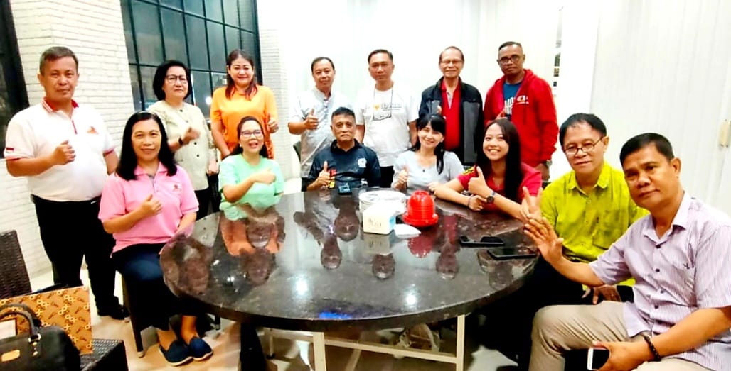 IST MENGECEK--Panitia sementara mengecek kesiapan pelaksanaan Rakernas API
