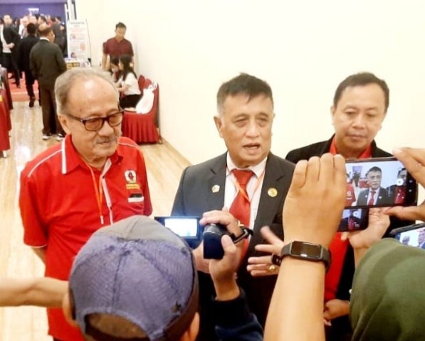 IST BERI KETERANGAN--Ketua Umum DPP API Brigjen TNI (Purn) Pdt.  Harsanto Adi S memberikan keterangan usai pembukaan Rakernas di Hotel Grand Town Mandai, Kabupaten Maros, Rabu (15/11) petang.