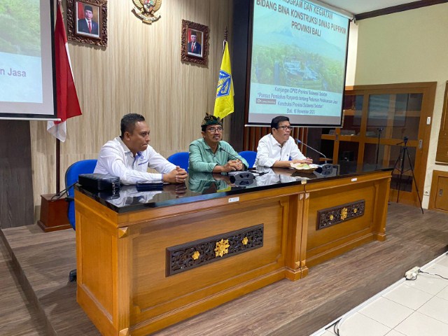 IST KUNKER--Ketua Pansus Pembahas Ranperda tentang Pedoman Pelaksanaan Jasa Konstruksi Provinsi Sulawesi Selatan melakukan Kunker ke Kantor Dinas Pekerjaan Umum, Penataan Ruang, Perumahan dan Kawasan Permukiman Provinsi Bali, Kamis (16/11).