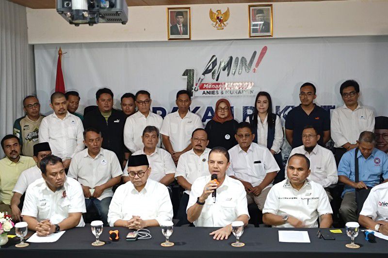 IST MEMBENTUK--Kapten Timnas Amin, M Syaugi Alaydrus bersama Muhammad Ramli Rahim selaku Presidium Nasional Gerakan Rakyat Untuk Perubahan membentuk Presidium Provinsi Gerakan Rakyat
