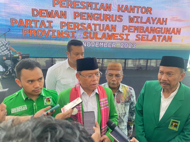 IST MERESMIKAN--Plt Ketua umum DPP PPP Muhamamd Mardiono meresmikan kantor DPW PPP Sulsel, Jumat (24/11) 