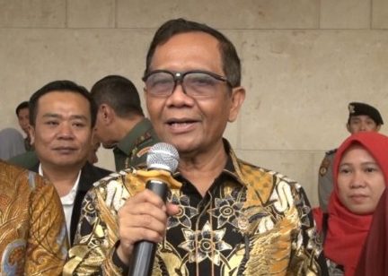 IST MENGHADIRI--Calon Wakil Presiden Mahmud MD menghadiri sebuah kegiatan di Kota Makassar 