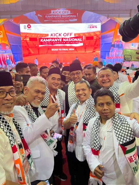 IST MENGIKUTI--Ketua DPW PKS Provinsi Sulawesi Selatan, H Muhammad Amri Arsyid, mengikuti acara kick off kampanye nasional PKS  di Jakarta, Minggu (26/11)