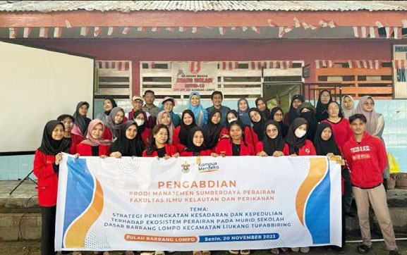 Tingkatkan Kepedulian Lingkungan, Prodi MSP Unhas Gelar PKM di SD Barrang Lompo