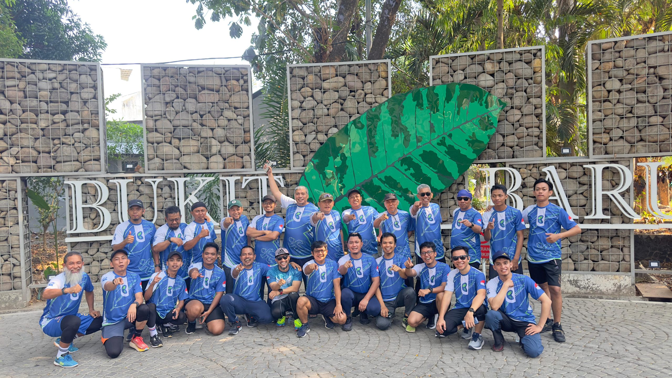 Lari sejauh 5 Km di kawasan Bukit Baruga sebagai tanda launching komunitas lari Baruga Runners.  Olah raga lari dilakukan di kawasan pemukiman tersebut.