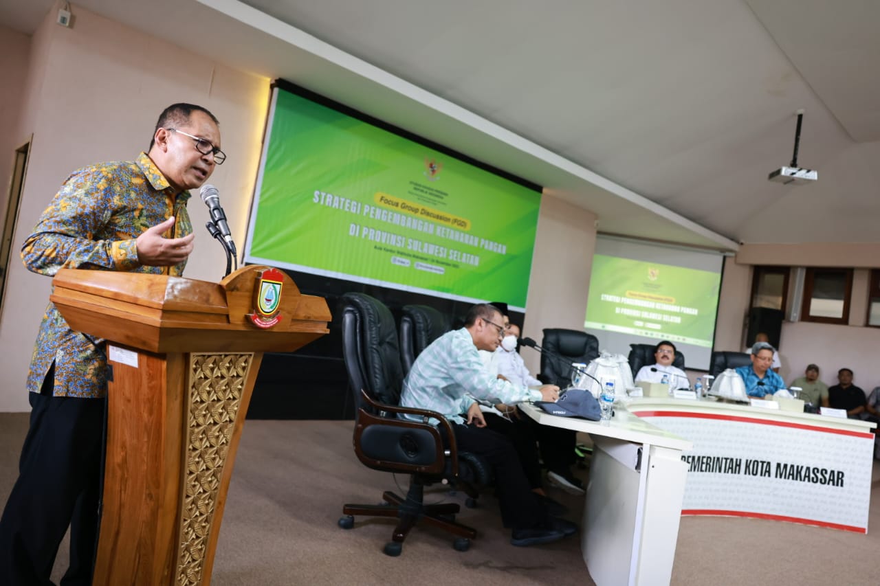 ist PAPARKAN--Wali Kota Makassar Moh Ramdhan Pomanto memaparkan program  longwis di hadapan Utusan Khusus Presiden RI Bidang Kerja Sama Pengentasan Kemiskinan dan Ketahanan Pangan, Muhamad Mardiono.