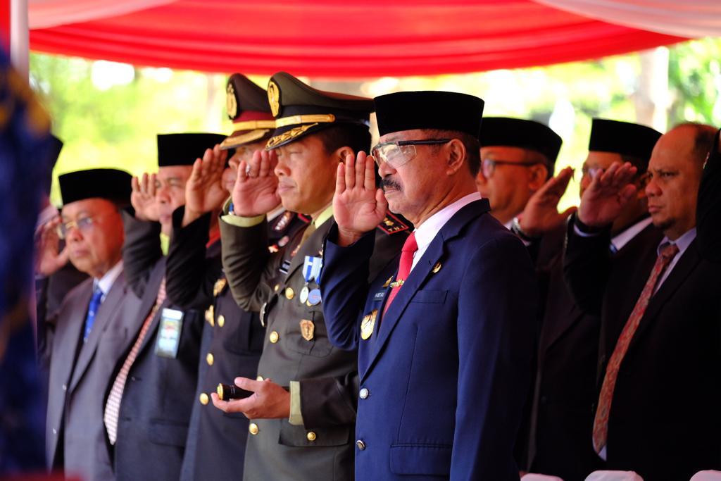 IST UPACARA -- Upacara bendera menjadi momen peringatan Hari Pahlawan ke-78 tahun yang dilakukan Pemkab Gowa, Jumat pagi kemarin. 