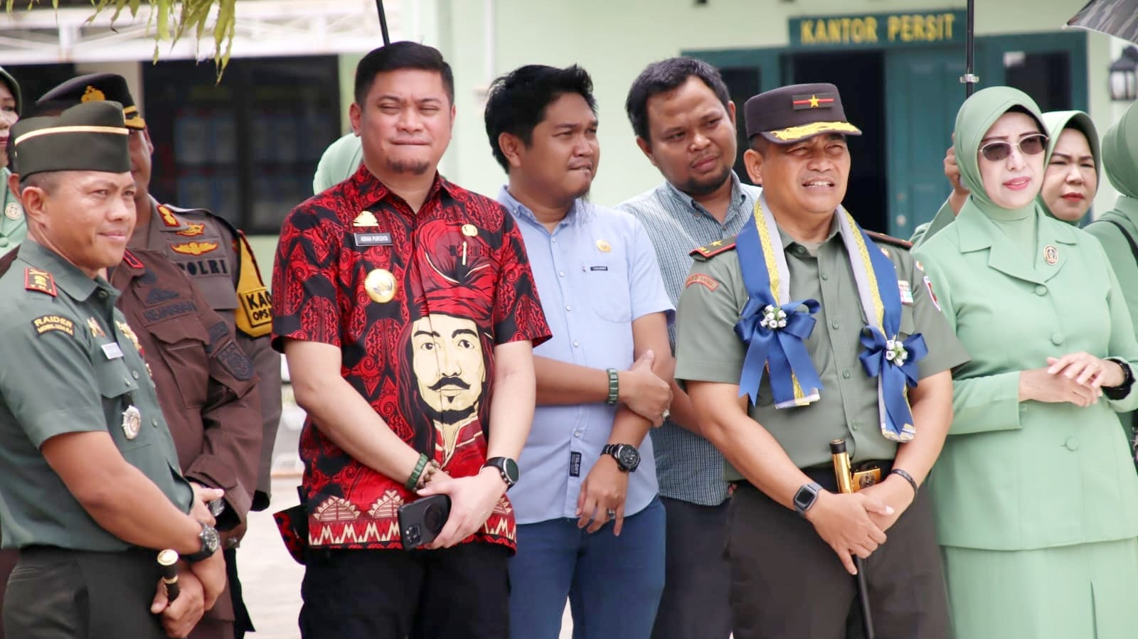 IST KUNKER -- Danrem 141 Toddopuli, Brigjen TNI Sugeng Hartono melakukan Kunker ke Kabupaten Gowa, disambut Bupati Gowa, Adnan Purichta Ichsan bersama Dandim 1409, Letkol Inf Muh Isnaeni Natsir. 