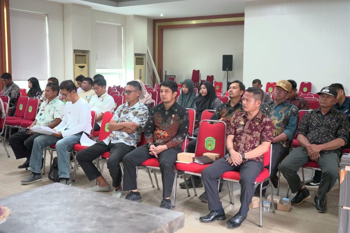 FGD -- Badan Perencanaan, Penelitian dan Pengembangan Daerah (Bapelitbangda) Luwu Timur menggelar Focus Group Discussion (FGD) sektor pariwisata di Aula Sasana Praja Kantor Bupati Lutim, Kamis (9/11).
