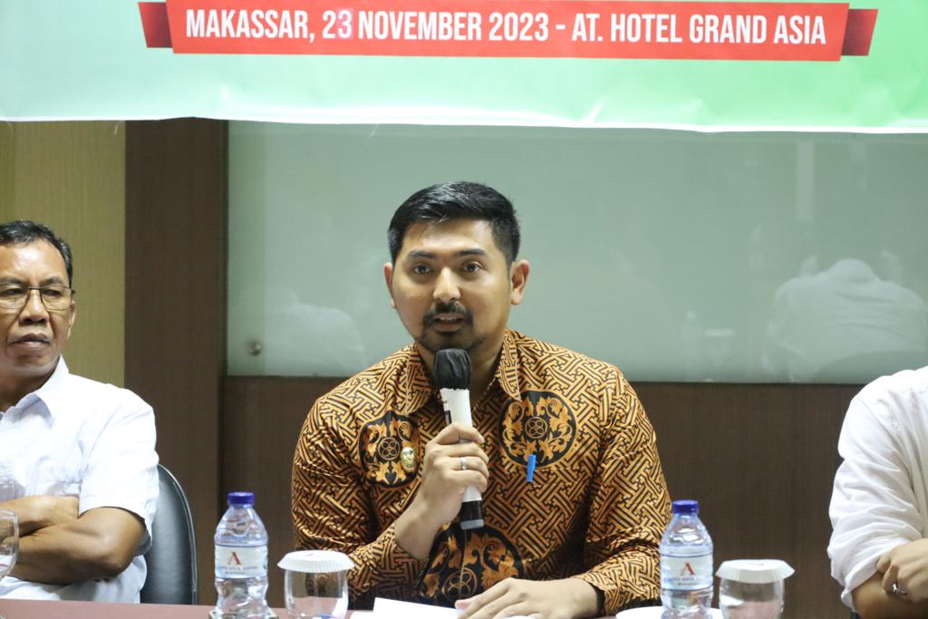 BUKA RUPS -- Wabup Luwu Timur, Mochammad Akbar Andi Leluasa membuka Rapat Umum Pemegang Saham (RUPS) PT Nusa Timur Energi di Hotel Grand Asia Makassar, Kamis (23/11).