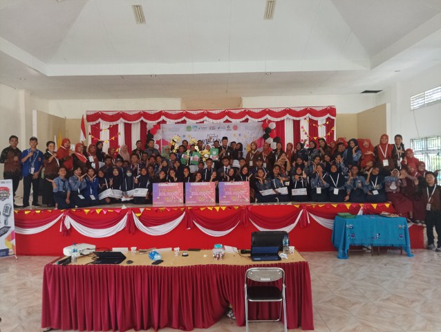 SUKSES -- UPT SMPN 3 Angkona dan Dinas Pendidikan dan Kebudayaan Kabupaten Luwu Timur kembali mengelar Annual Event (Acara Tahunan) "Spelling Bee Contest 2023" Season 2 tingkat SMP se-Kabupaten Luwu Timur yang berlangsung di Gedung Serbaguna Kecamatan Angkona baru-baru ini.