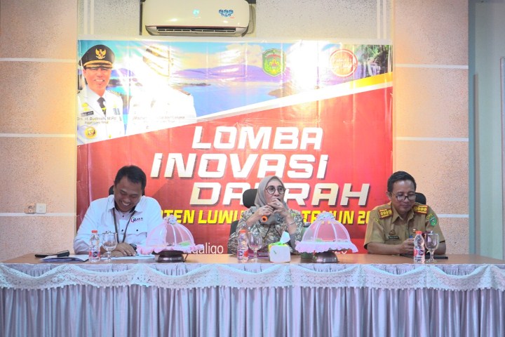 VERIFIKASI -- Bapelitbangda Pemkab Luwu Timur menggelar Pemaparan dan Verifikasi Lapangan Lomba Inovasi Daerah Tahun 2023, yang berlangsung di Ruang Rapat Hotel I Lagaligo, Senin (13/11