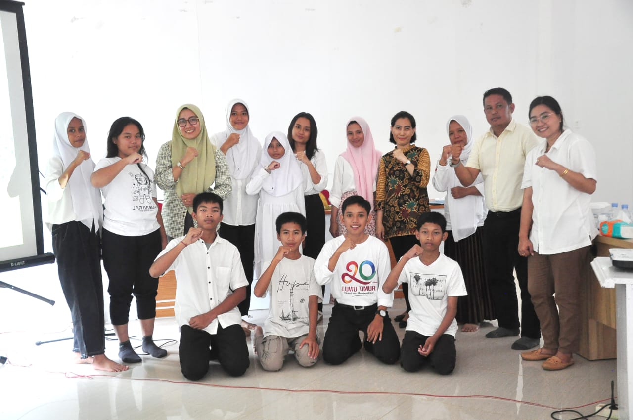 MC -- Dinas Perpustakaan dan Kearsipan (DPK) Kabupaten Luwu Timur menggelar kegiatan Pengenalan Keprotokoleran dan Master of Ceremony (MC) bagi Duta Literasi Pelajar Tahun 2023 di Ruang Seminar Gedung Perpustakaan Kabupaten Luwu Timur, Sabtu (25/11)